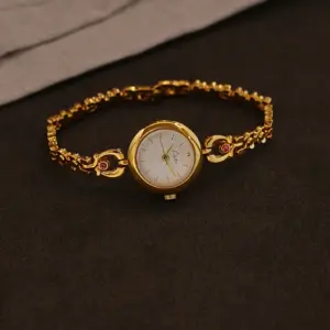 1 New French Retro-Style Gold Small Dial 3D Carved Flower-Shaped Bracelet Watch for Women, Fashionable, Simple, Luxurious, Elegant, with Small Rhinestones, Waterproof, Suitable for Daily Wear, Evening Events, and Other Occasions to Enhance Your Wrist Appearance