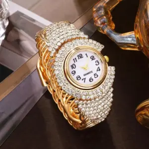 A Korean Version Of Fashionable And Versatile Women's Light Luxury Diamond Inlaid Quartz Bracelet Watch