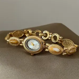 New Colored Gemstones Ladies Watch Elegant Luxury Quartz Watch Gift Oval Wristwatch