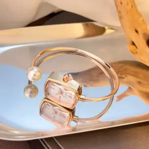 Cross-border new big diamond European and American exquisite bracelet small sugar cube high-end sense niche quartz women's watch