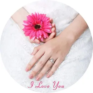 Huitan Trendy Crown Heart Hug Design Women Rings Proposal Engagement Rings for Girlfriend Statement Accessories Female Jewelry