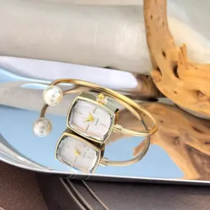Cross-border new big diamond European and American exquisite bracelet small sugar cube high-end sense niche quartz women's watch