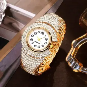 A Korean Version Of Fashionable And Versatile Women's Light Luxury Diamond Inlaid Quartz Bracelet Watch