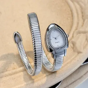 Serpentine Bullet-Shaped Case Honeycomb Dial Bracelet Watch for Women - Elegant Fashion Vintage Womens Watch