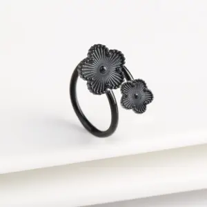 Classic Luxury Clover Metal Laser Stainless Steel Five Leaf Flower Open Ring Simple for Woman Girl New Fashion Party Jewelry