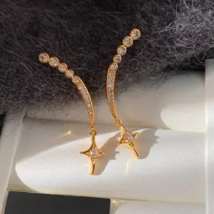 Light Luxury Personalized Niche Design Zircon Mang Star Stud Earrings For Women Fashion Elegant Crystal Geometry Jewelry Gifts