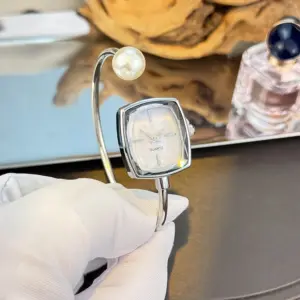 Cross-border new big diamond European and American exquisite bracelet small sugar cube high-end sense niche quartz women's watch